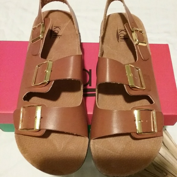 Shoes - Brand new women's brown sandals
